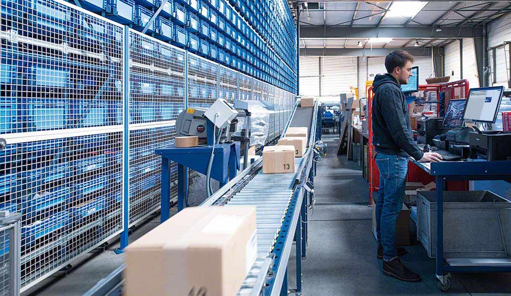 Migliorare il funzionamento del magazzino con l'automazione può diminuire i costi logistici