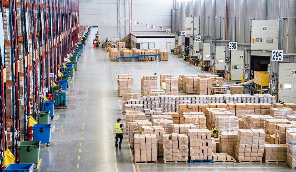 La distribuzione capillare inizia con la ricezione dei prodotti nei magazzini intermedi