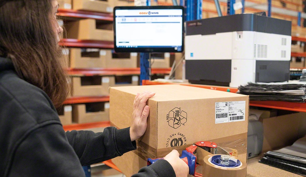Espace des Marques genera le etichette di spedizione con il software di Mecalux