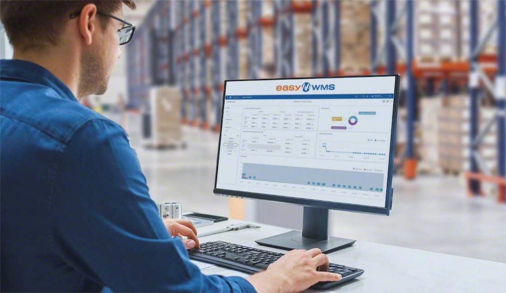 Un software di gestione magazzino mantiene aggiornato lo stato dell'inventario in tempo reale
