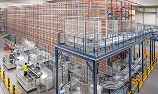 La lean supply chain è una strategia di gestione aziendale che permette alle aziende di migliorare i loro processi logistici La lean supply chain è una strategia di gestione aziendale che permette alle aziende di migliorare i loro processi logistici