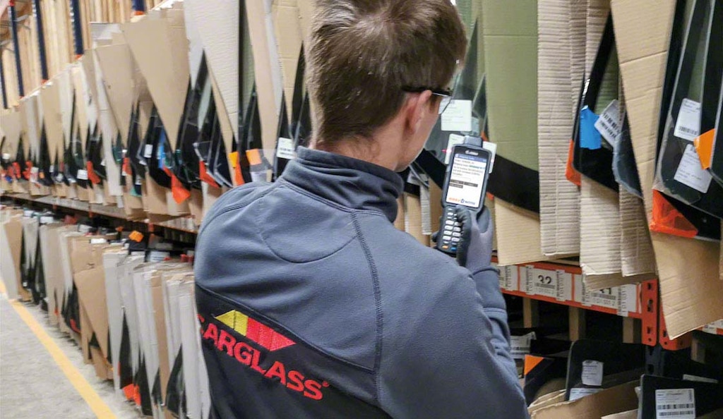 Easy WMS di Mecalux potenzia la preparazione degli ordini nel magazzino di parabrezza di Carglass in Slovenia