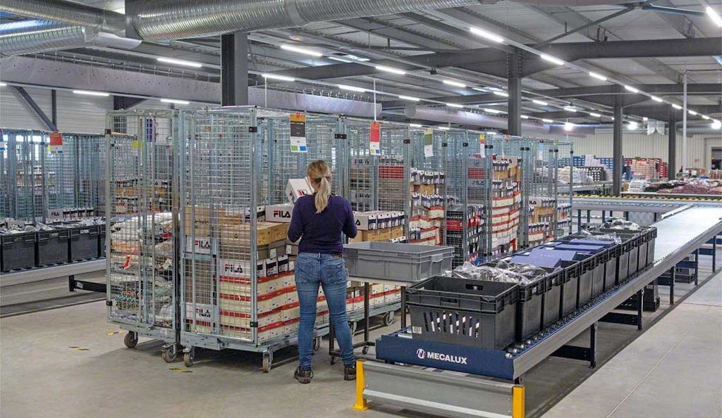 Grazie ai micro-magazzini, le aziende di e-commerce e retail consegnano gli ordini senza ritardi
