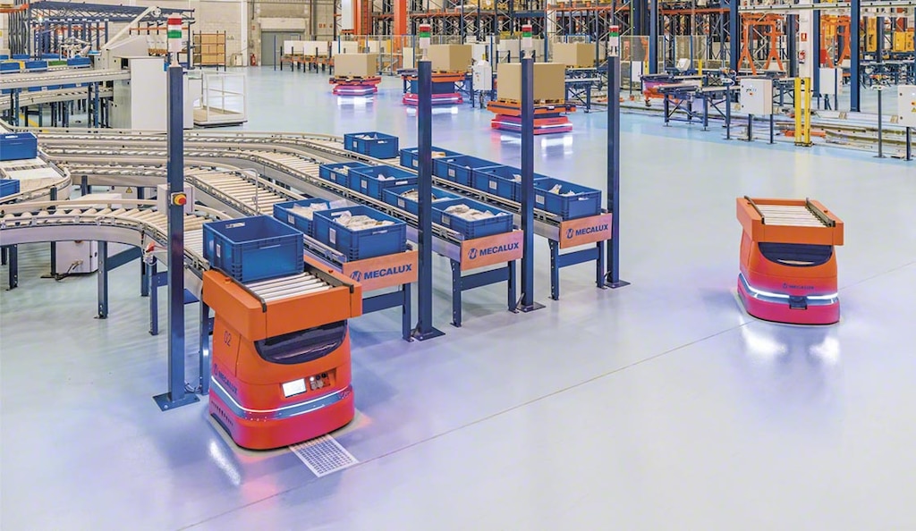 Gli AMR di Mecalux utilizzano l'algoritmo SLAM per orientarsi in ambienti logistici dinamici