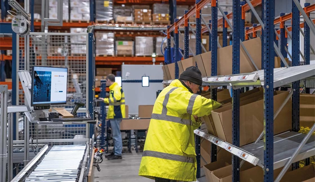 Il pick packer è l’operatore responsabile dell’esecuzione del processo di pick-to-pack nel magazzino
