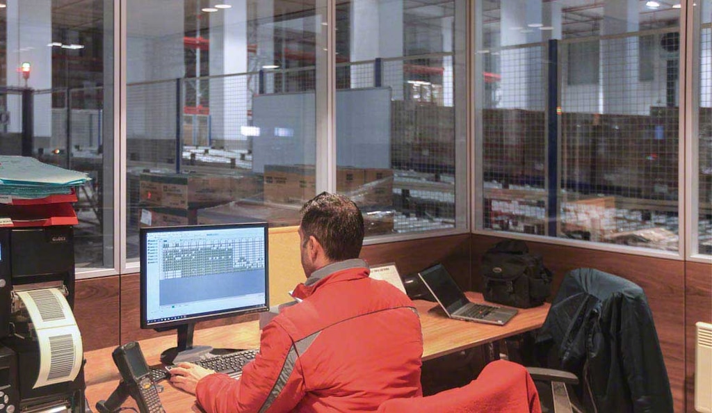 Le aziende stabiliscono quando dovrebbero ricevere la merce per evitare rotture di stock