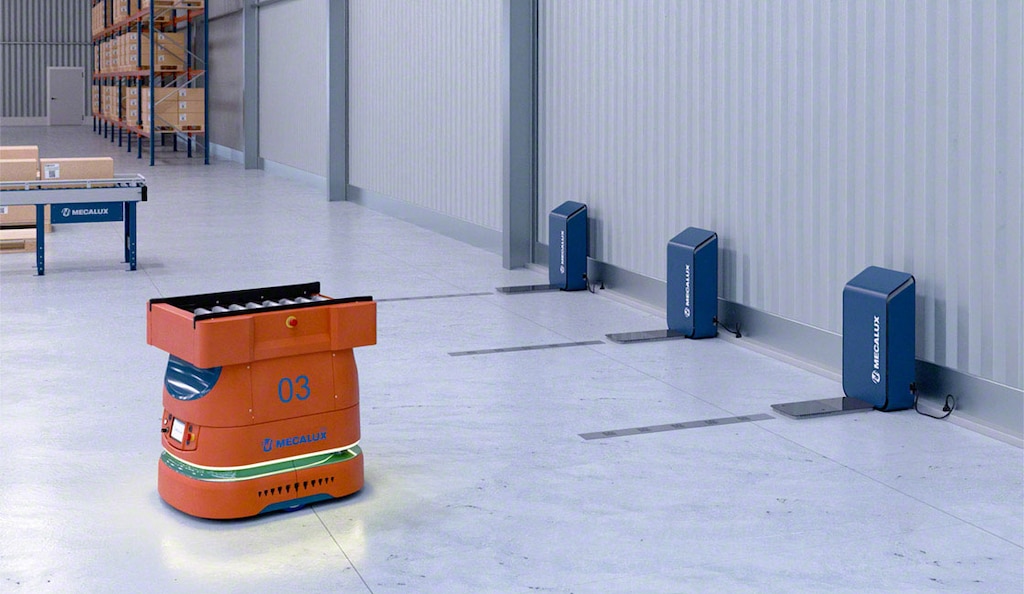 La ricarica induttiva non richiede cavi né punti di connessione, facilitando l’uso quotidiano