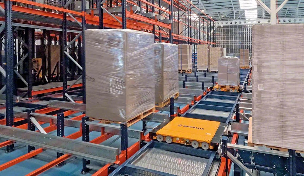 La robotica come servizio può avvalersi di sistemi come il Pallet Shuttle automatico 3D per automatizzare l’ingresso e l’uscita dei pallet