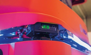 Il sistema LiDAR utilizza impulsi laser per mappare l'ambiente in 3D con precisione millimetrica