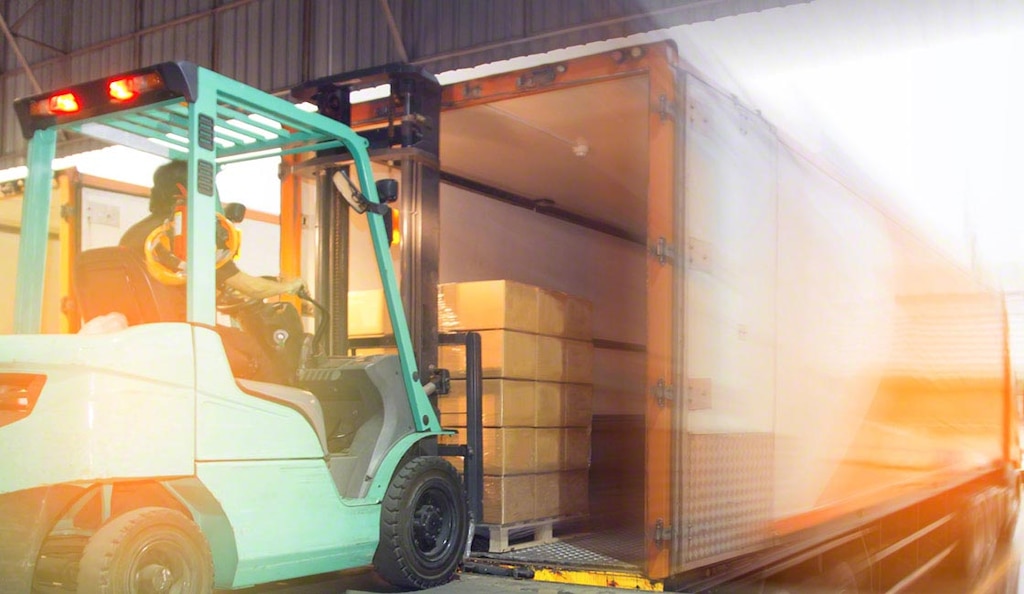 Il software TMS ottimizza i percorsi, diminuendo le distanze percorse e massimizzando l'uso efficiente delle risorse quali veicoli e autisti