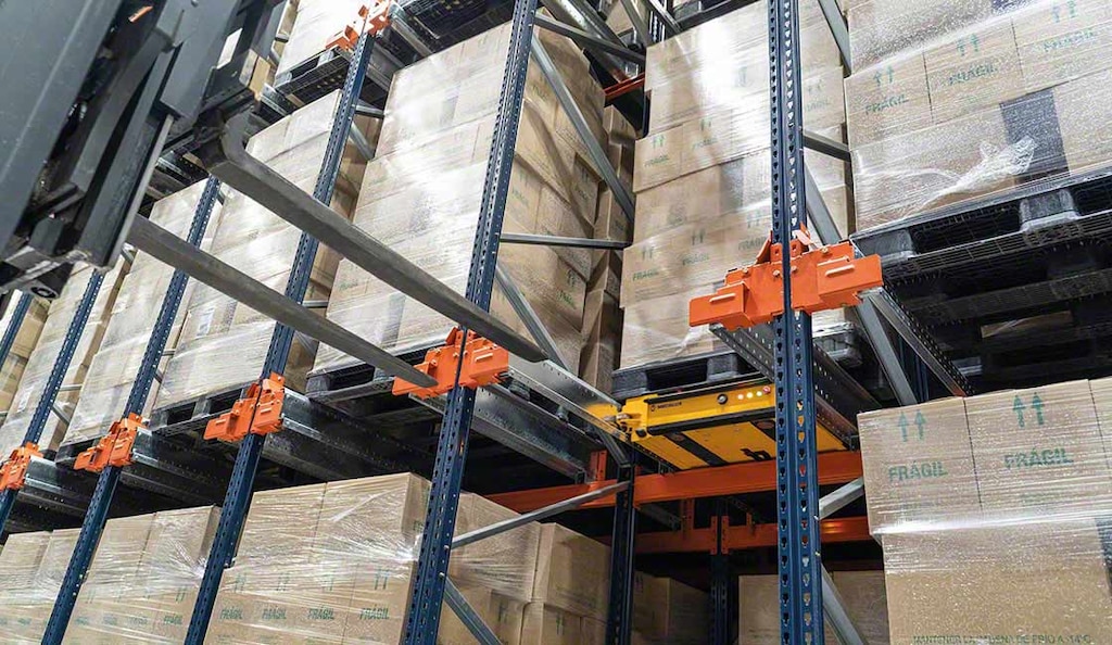 I Pallet Shuttle riducono la superficie da refrigerare nelle celle frigorifere o nelle celle di congelamento
