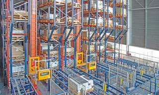 Lo stoccaggio dei materiali permette alle aziende di disporre della merce di cui ha bisogno per svolgere i processi produttivi