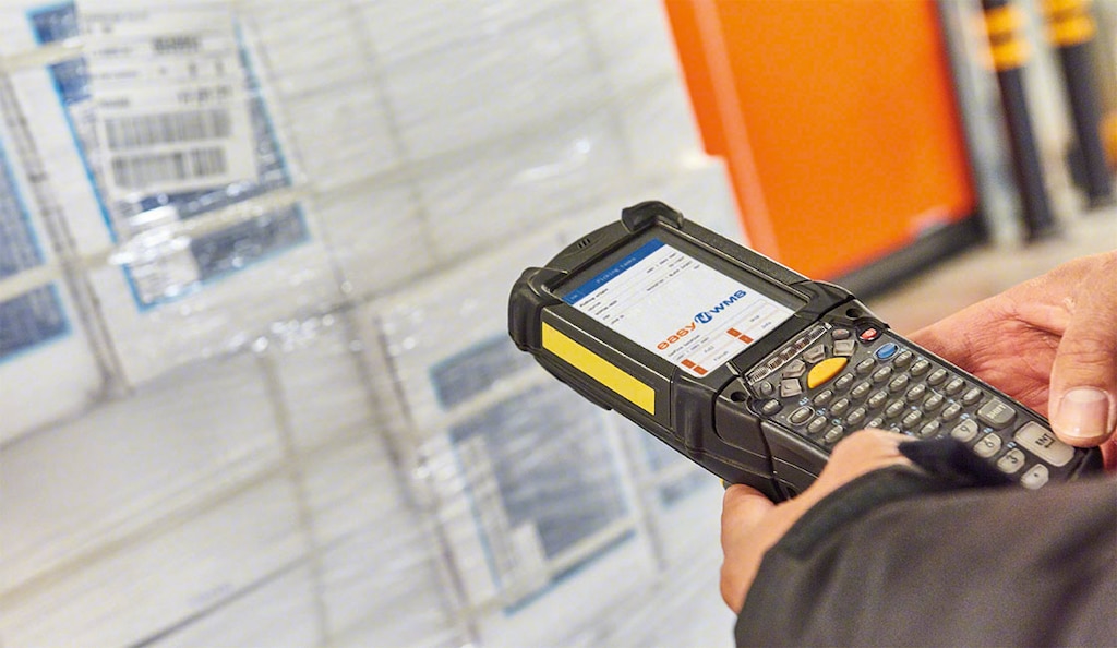 I tag RFID favoriscono il monitoraggio dell'inventario nei warehouse tracking systems