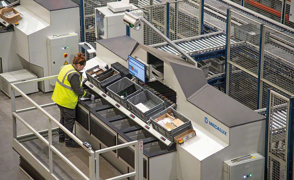 Stazioni di picking ad alto rendimento nel magazzino del Gruppo Manitou in Francia Stazioni di picking ad alto rendimento nel magazzino del Gruppo Manitou in Francia