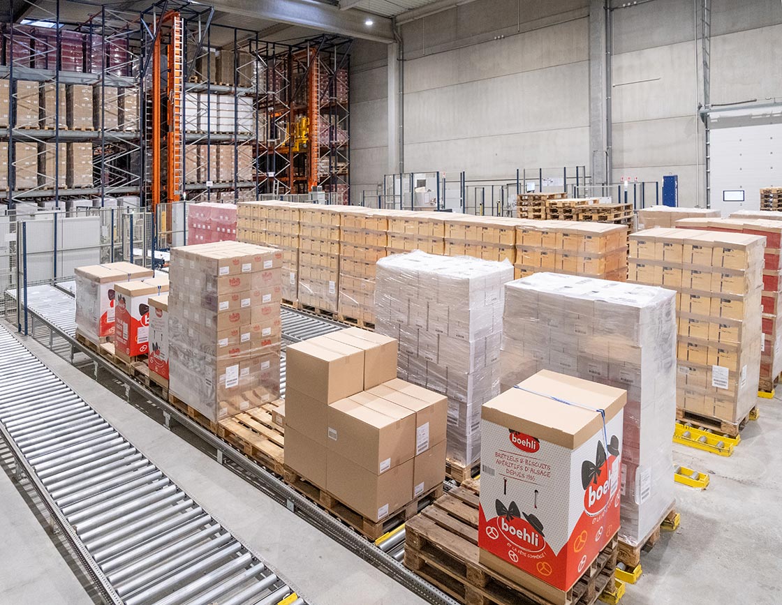 Boehli stocca automaticamente materie prime, imballaggi, bretzel e snack