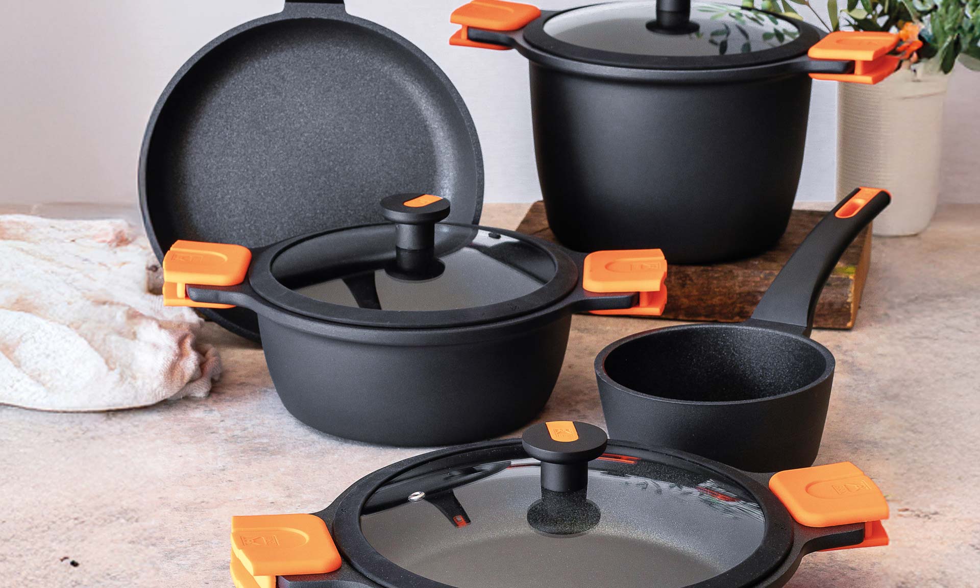 BRA Isogona distribuisce utensili da cucina in tutto il mondo con Easy WMS BRA Isogona distribuisce utensili da cucina in tutto il mondo con Easy WMS