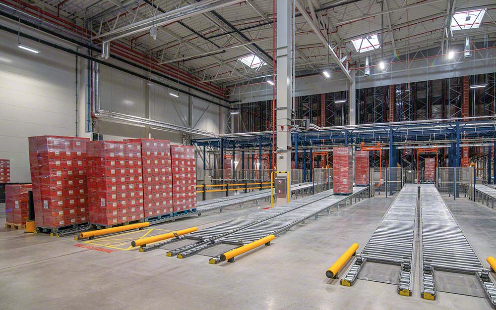 Easy WMS controlla i movimenti dei trasloelevatori per pallet di PepsiCo