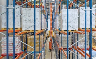 Il centro automatizzato di HAVI in Portogallo si divide in tre zone di temperatura: congelata, refrigerata e ambiente
