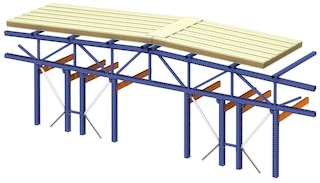 Le capriate superiori, che si poggiano sulle scaffalature autoportanti, servono da fissaggio per i pannelli del tetto