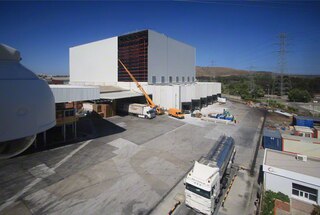 Conclusione del montaggio di un magazzino autoportante