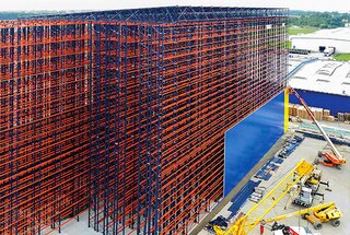L'installazione dei rivestimenti inizia dopo l'installazione delle prime scaffalature