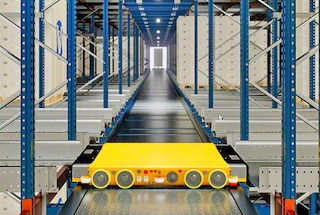 Lo shuttle 3D riprede la circolazione dopo aver depositato il pallet Lo shuttle 3D riprede la circolazione dopo aver depositato il pallet