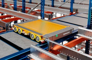 Il Pallet Shuttle automatico 3D è una soluzione con massima flessibilità Il Pallet Shuttle automatico 3D è una soluzione con massima flessibilità