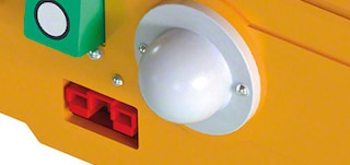 L’antenna della navetta motorizzata riceve ordini generati dal WMS L’antenna della navetta motorizzata riceve ordini generati dal WMS