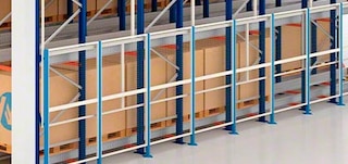 Le recinzioni di sicurezza delimitano la superficie che occupa il Pallet Shuttle automatico Le recinzioni di sicurezza delimitano la superficie che occupa il Pallet Shuttle automatico