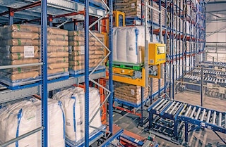 I vantaggi del Pallet Shuttle automatico sono: maggiore produttività e capacità di stoccaggio