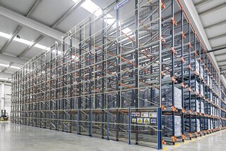 Il Pallet Shuttle è una soluzione perfetta per attrezzare un buffer di magazzino