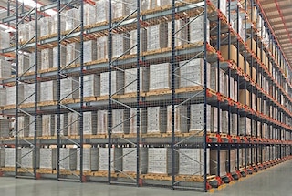Il Pallet Shuttle velocizza le spedizioni nei magazzini con merce con domanda stagionale