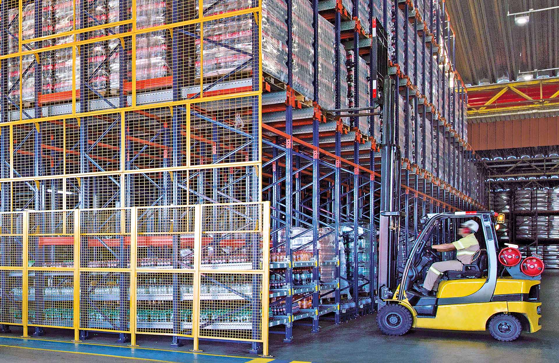 Si possono riservare i livelli inferiori del sistema Pallet Shuttle al picking a gravità