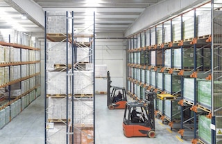 Il sistema di stoccaggio Pallet Shuttle può essere associato alle scaffalature portapallet