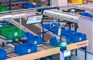 Il picking robot di Mecalux automatizza completamente la preparazione degli ordini