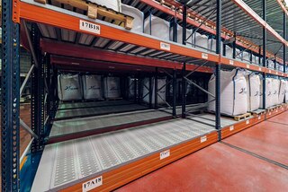 Le scaffalature mobili possono essere dotate di ripiani