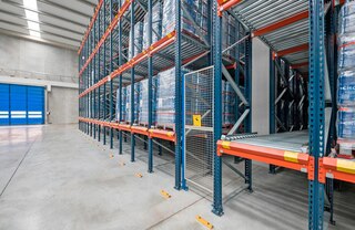 Nei sistemi di stoccaggio ad accumulo si possono abilitare dei passaggi di sicurezza per riparazioni o attività di manutenzione