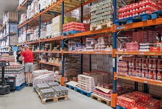 Gli scaffali per pallet permettono di realizzare il picking ai livelli inferiori