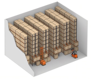 Scaffalature portapallet tradizionali con mensole in entrata nelle testate