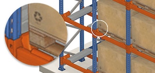 I centratori pallet facilitano il carico e lo scarico nelle scaffalature push-back