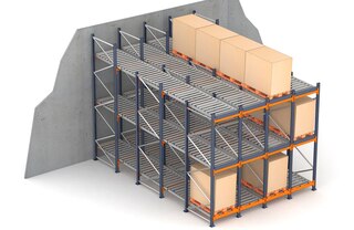 Le scaffalature push-back a rulli hanno gli stessi componenti principali delle scaffalature a gravità Le scaffalature push-back a rulli hanno gli stessi componenti principali delle scaffalature a gravità