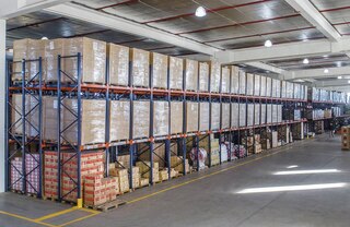 È possibile collocare livelli inferiori per depositare pallet a terra sotto la scaffalatura push-back