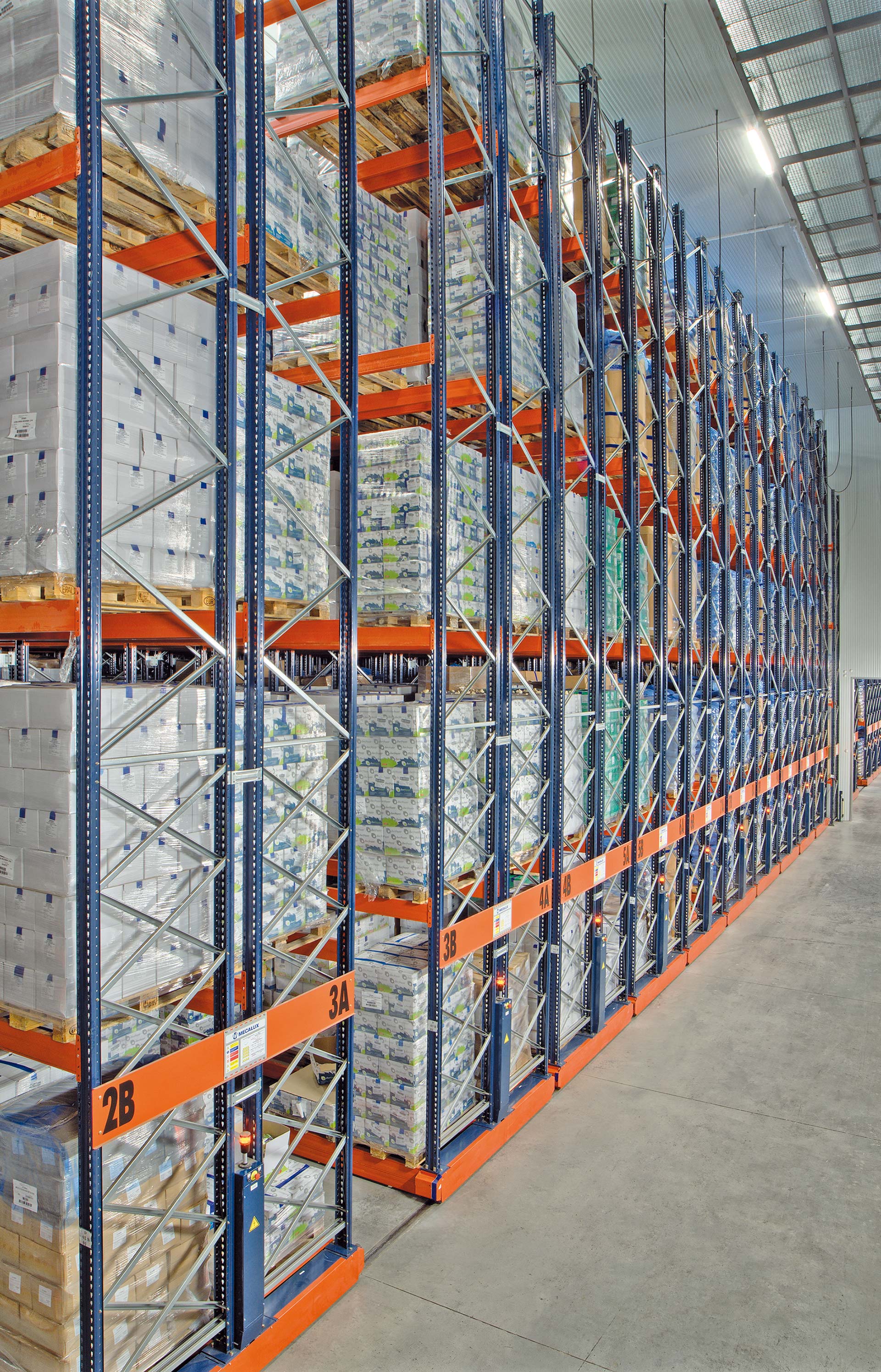 Questo sistema può essere adattato a magazzini con più livelli per ottimizzare la capacità di carico