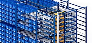 Le scaffalature del Sistema a navette per contenitori ottimizzano lo sfruttamento dello spazio
