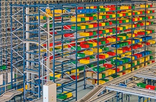 Il sistema a navette per contenitori di stoccaggio è una soluzione ad alto rendimento
