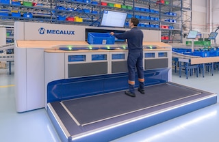 La stazione di lavoro ha una disposizione ergonomica per migliorare il picking
