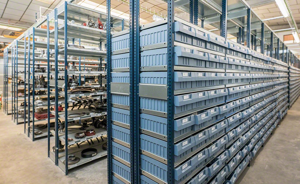 Il magazzino per parti di ricambio per veicoli industriali di RS Turia