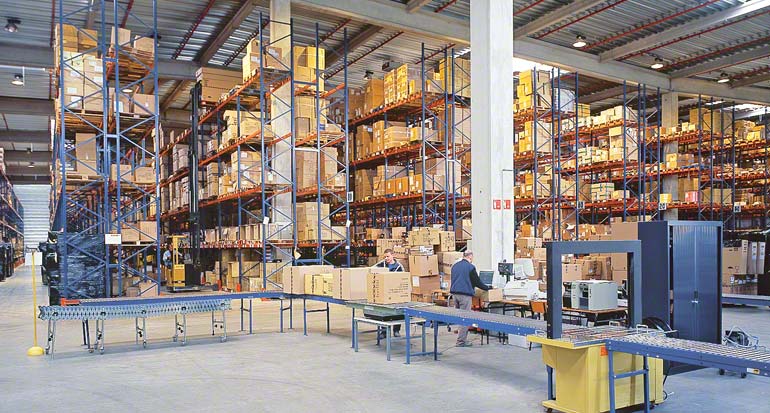 Consolidamento degli ordini nella zona di spedizioni