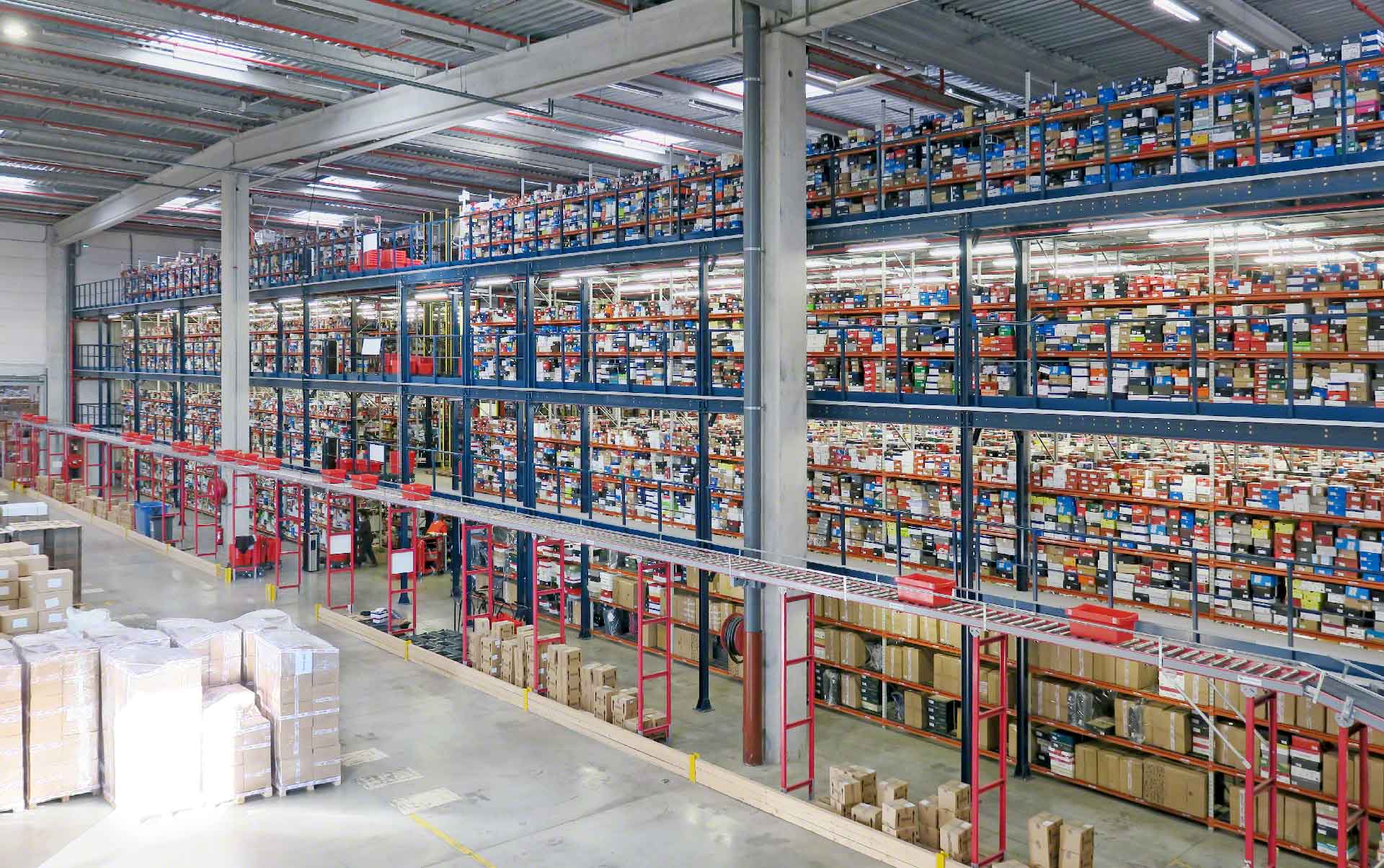 Spartoo: magazzino per la vendita online di scarpe Spartoo: magazzino per la vendita online di scarpe