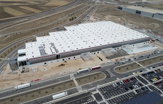 Tre sistemi di stoccaggio nel centro di distribuzione di Airbus in Spagna